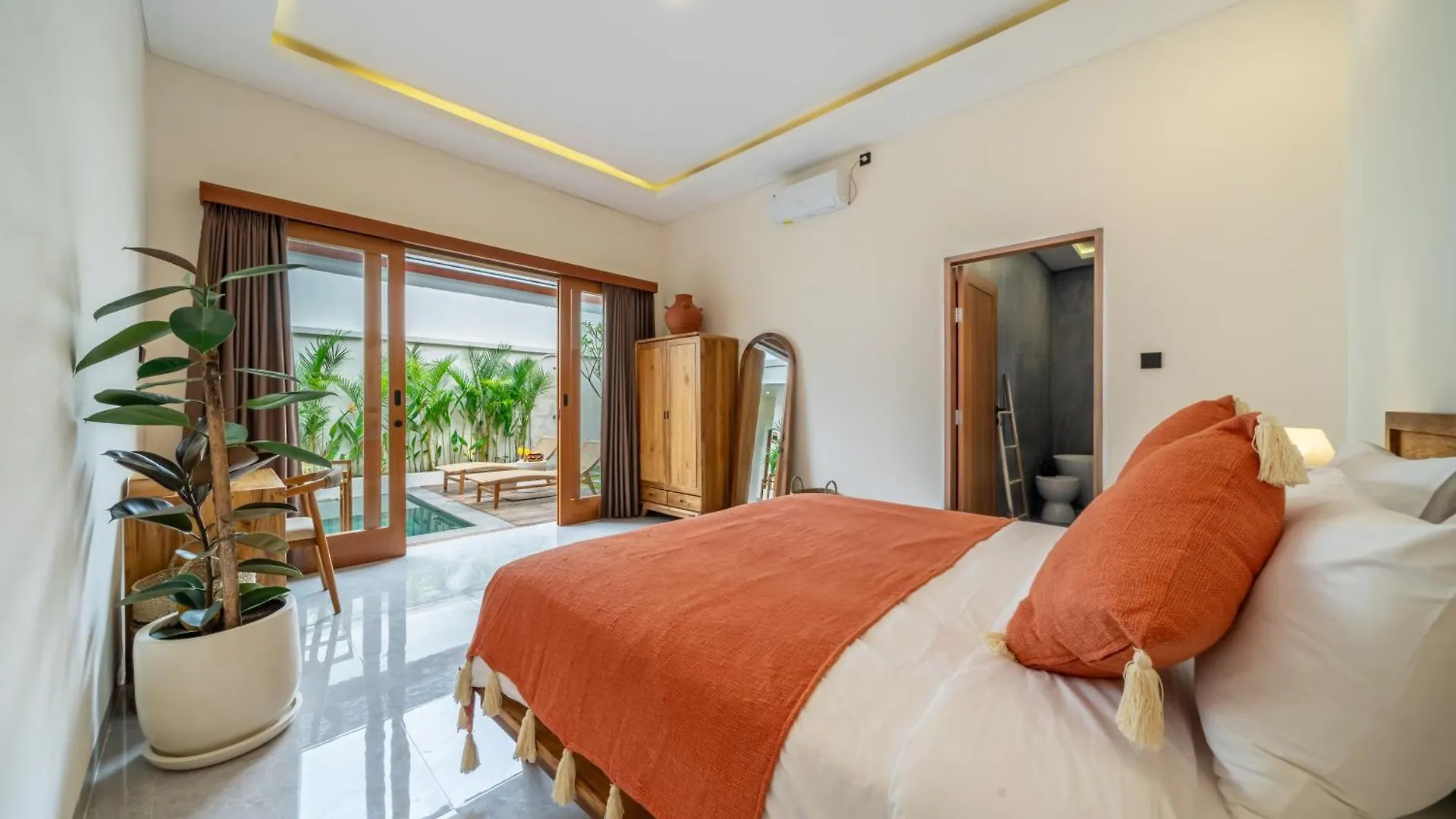 Exclusive Luxury Villa With Pool - Your Private Oasis Steps From The City Center! Kerobokan  Indonesia