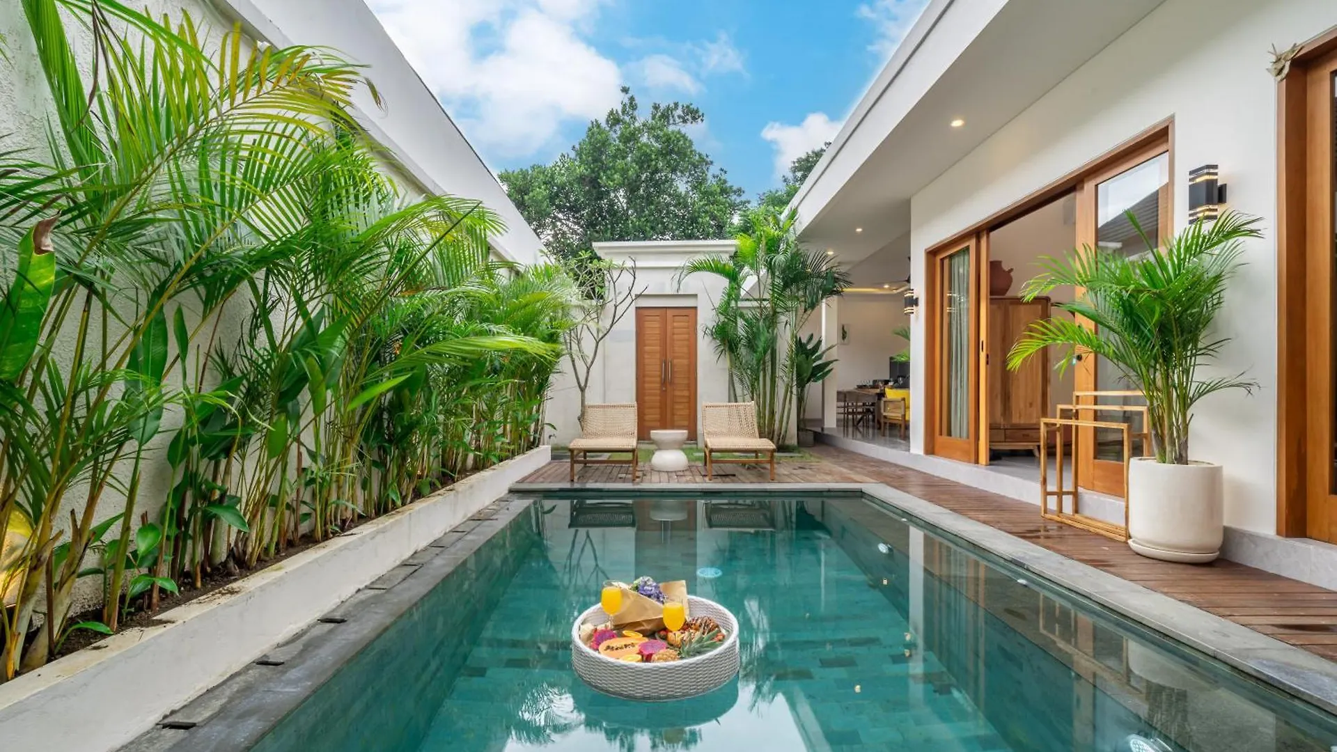 Exclusive Luxury Villa With Pool - Your Private Oasis Steps From The City Center! Kerobokan
