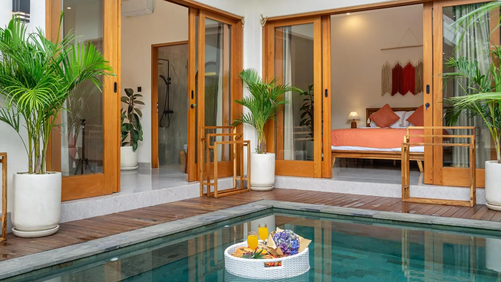 Exclusive Luxury Villa With Pool - Your Private Oasis Steps From The City Center! Kerobokan   Kerobokan (Bali)